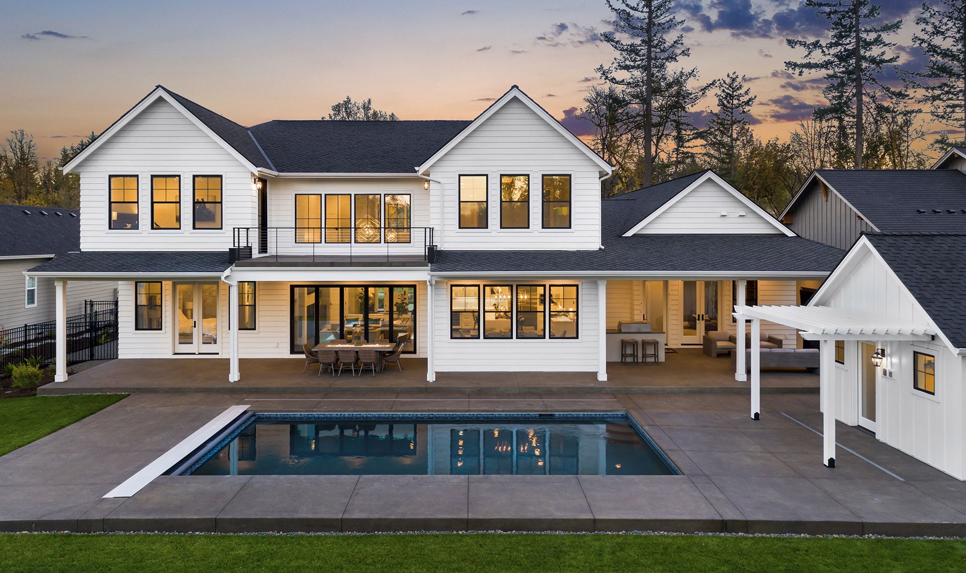 nichiha-custom-home-savannah-smooth-erickson-residence-02-1920px